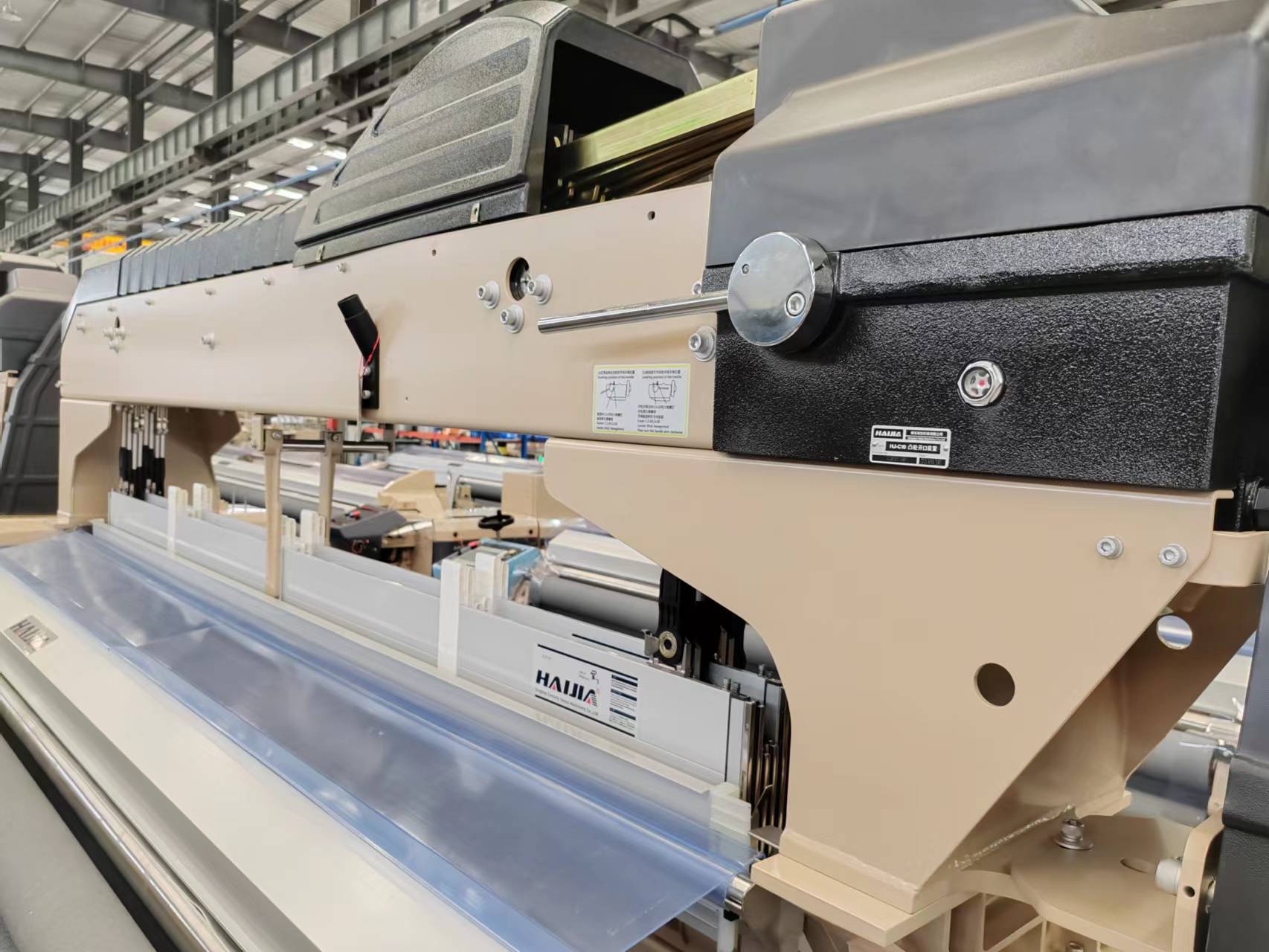 Cách điều chỉnh khung và đầu phun trên máy dệt khí nén